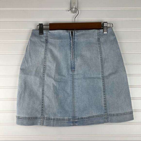 Wild Fable Light Wash Classic Mini Stretch Denim Skirt Size 4 - Picture 3 of 6